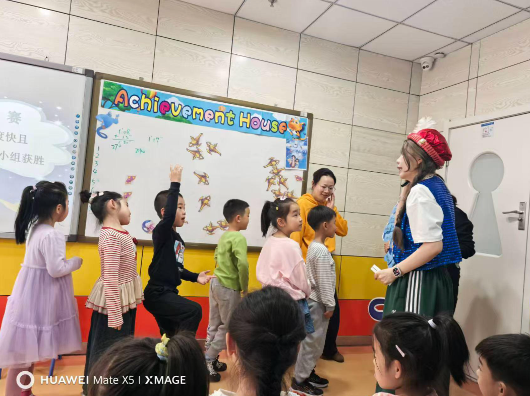 大连天童教育：英语启蒙不是上课，是给孩子“沉浸式”的环境(图2)